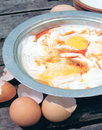 Boiled eggs in yogurt (Panagyurski style)